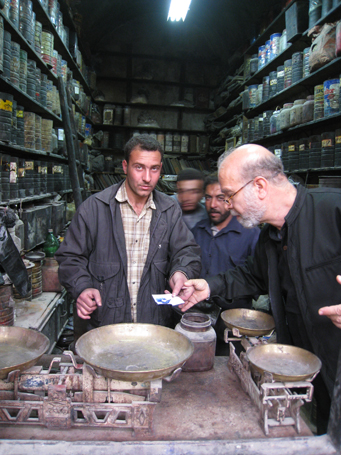  Rachid Koraïchi, avec les artisans de Damas.